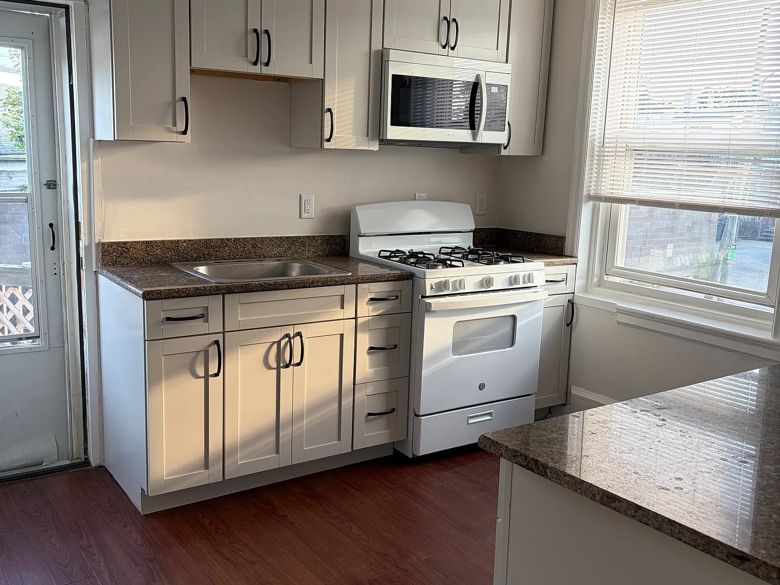 2 bed, 900 sqft, $2,000 — Photo 1