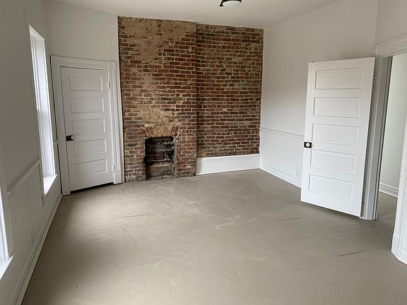 3rd image of 10 S Bank St #1