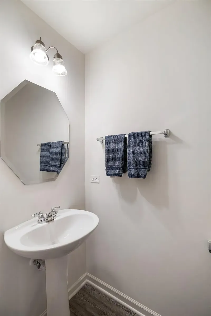 Building Photo - 11161 Vermont Cir