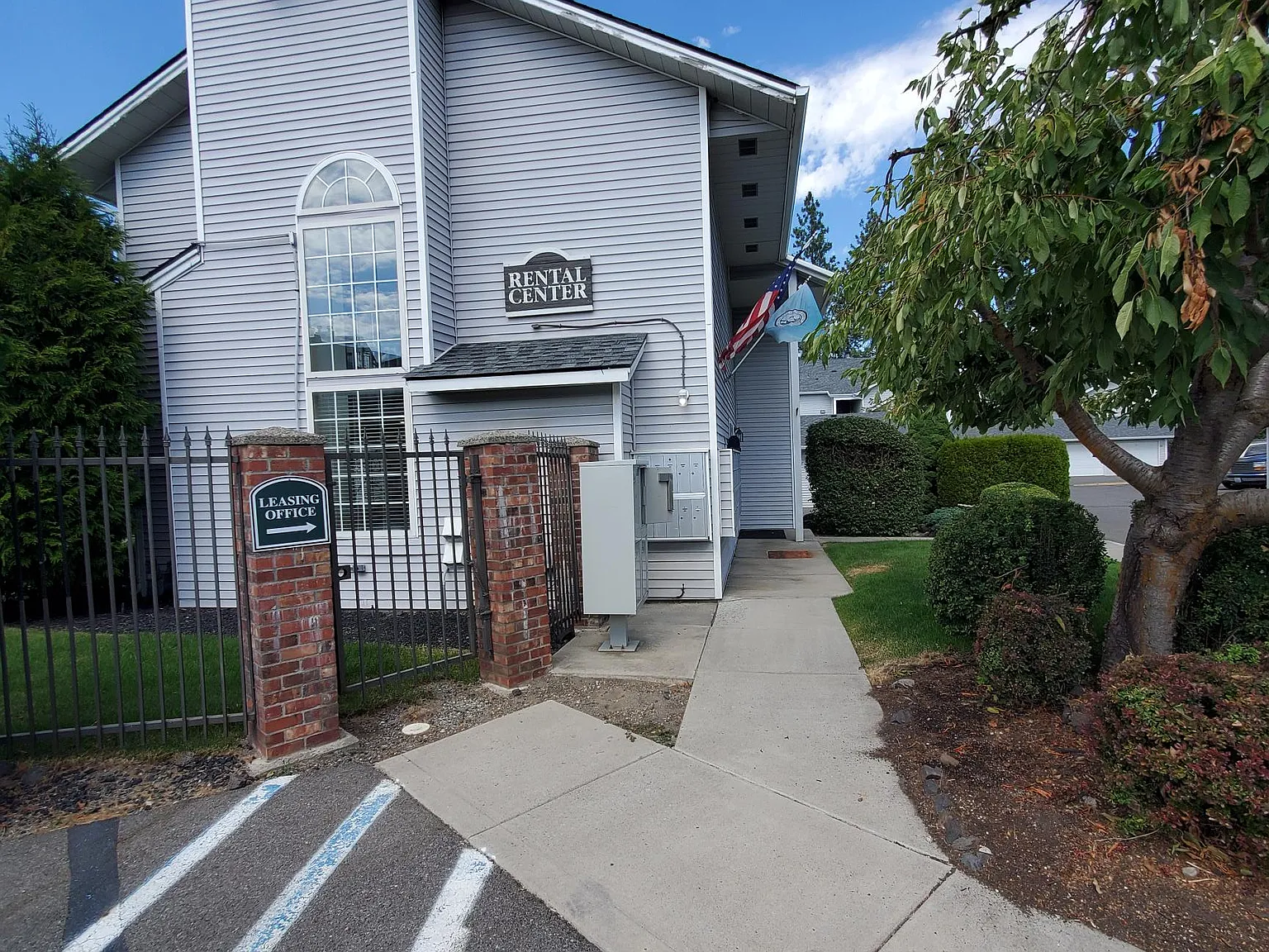 Indian Canyon Apartments — Photo 4