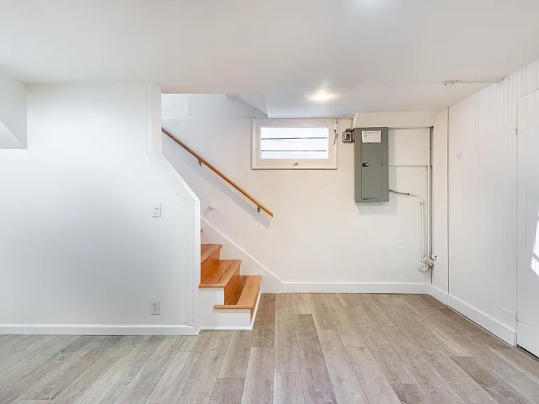 2306 SE Caruthers St #C — Photo 4