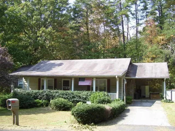 95 E Gate Terrace Ln, Clayton, GA 30525