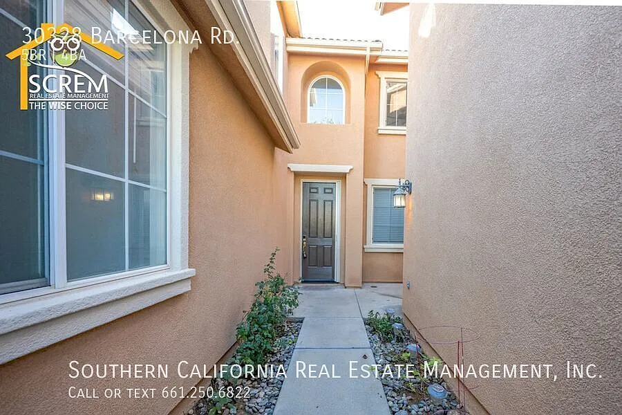 Five Bedroom Castaic Home with Loft and Office — Photo 3