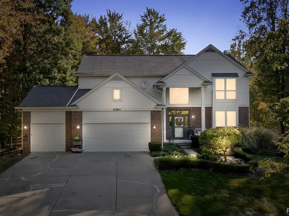 2360 Glenwood Ct, Commerce Township, MI 48382