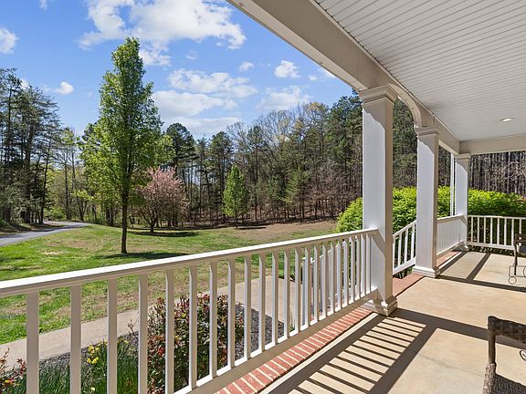 4th image of 286 Lewis Dr