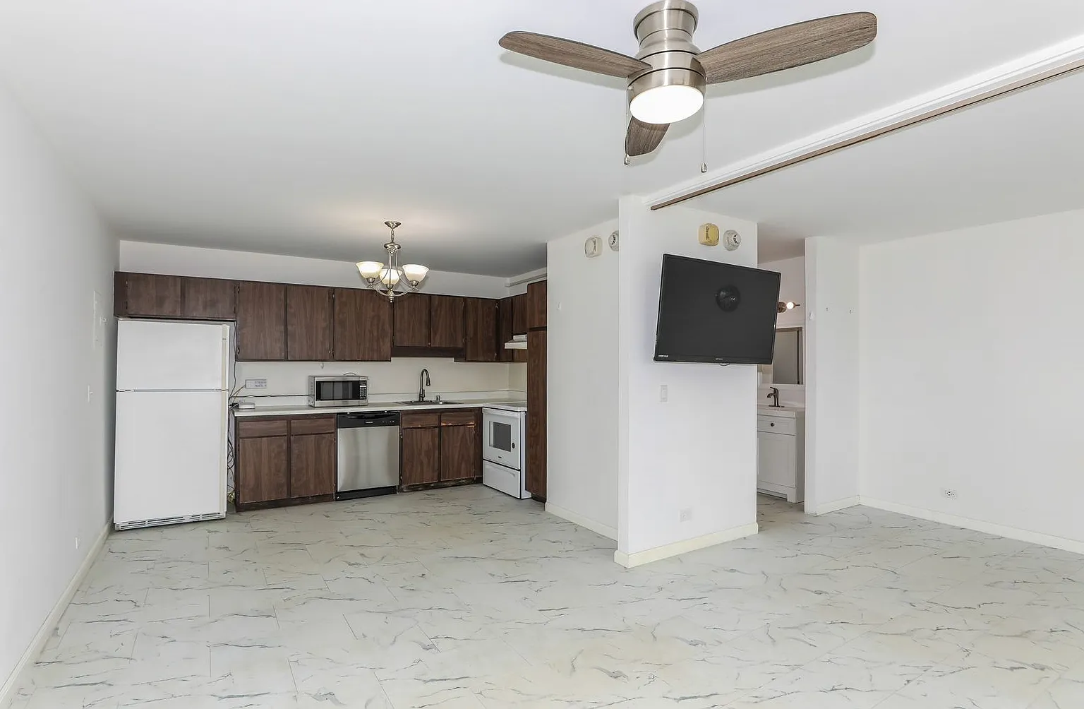 Royal Kuhio Desired Corner Unit, 1b1b1pkg — Photo 1
