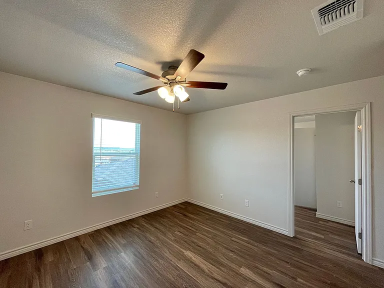 1708 Castroville Trl — Photo 17