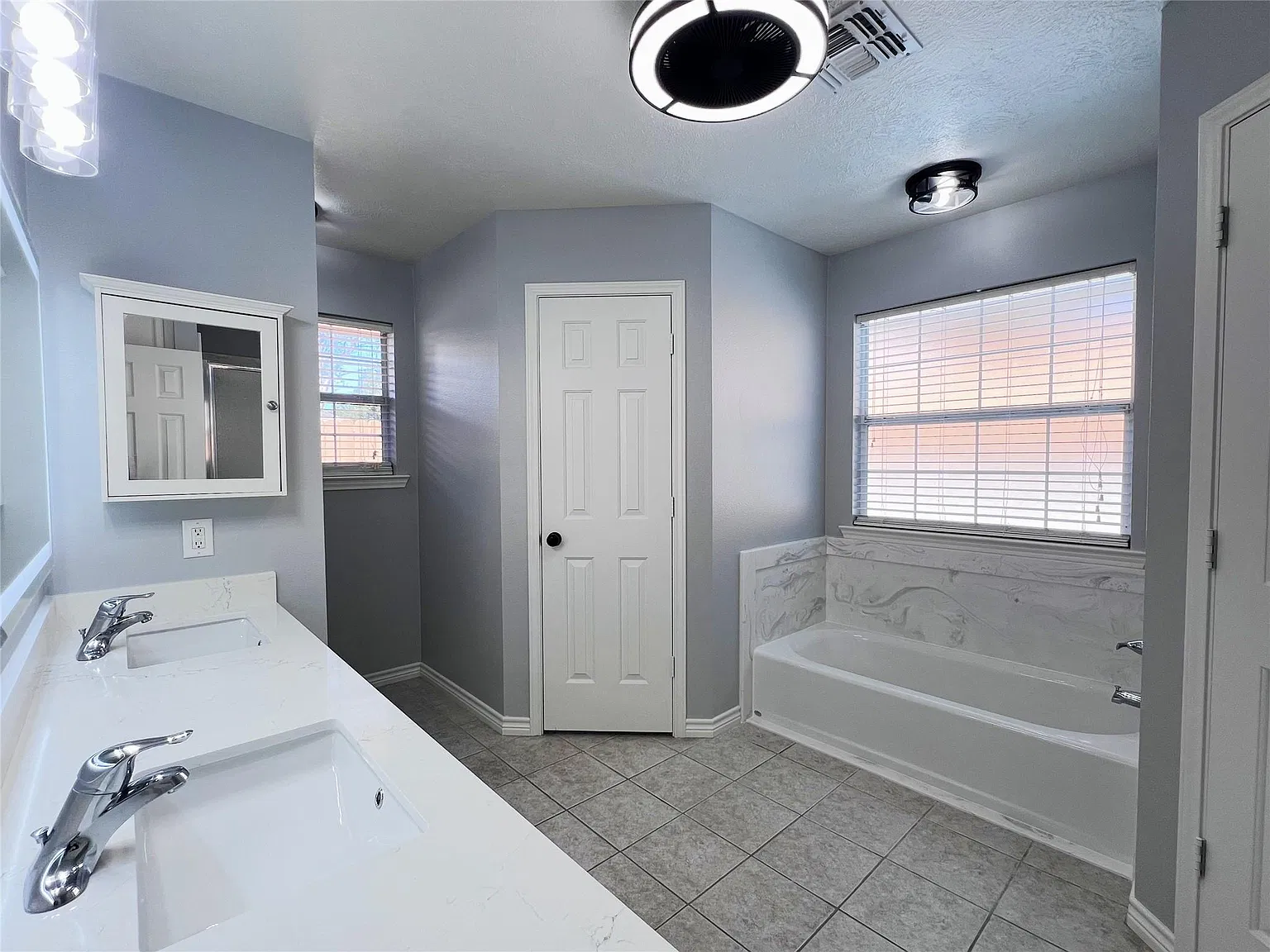 3 bed, 2.0 bath, 1487 sqft, $2,200 — Photo 4