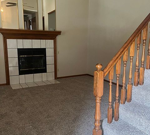 2nd image of 412 SE Onyx Dr