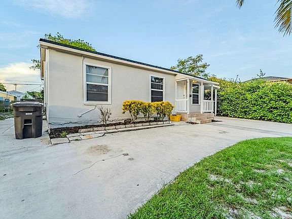 3rd image of 722 Forest Hill Boulevard