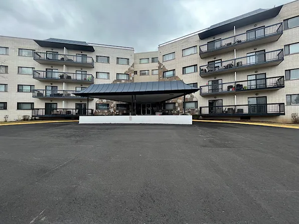 6700 S Brainard Ave APT 414, Countryside, IL 60525