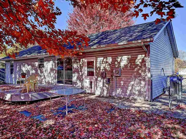 160 Elm Ridge Ct, North Liberty, IA 52317