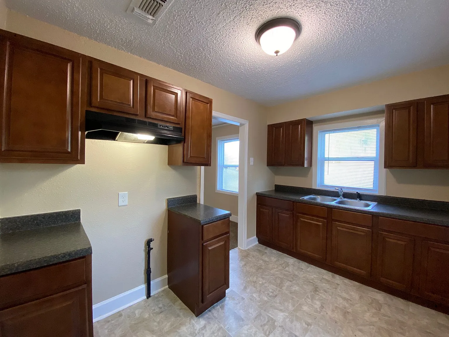 2734 Henley Dr — Photo 4