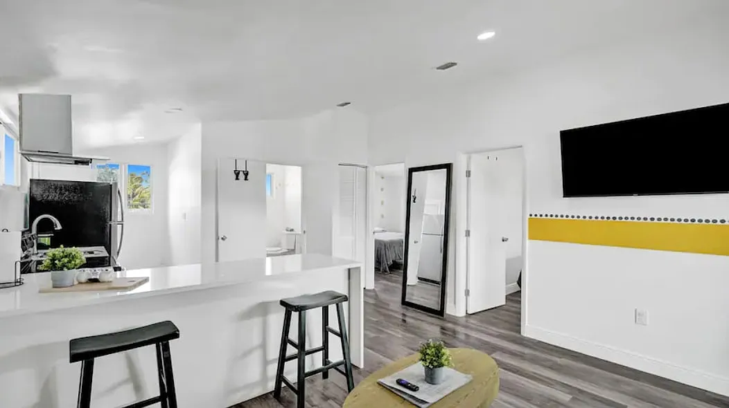 2 bed, 800 sqft, $2,500 — Photo 2