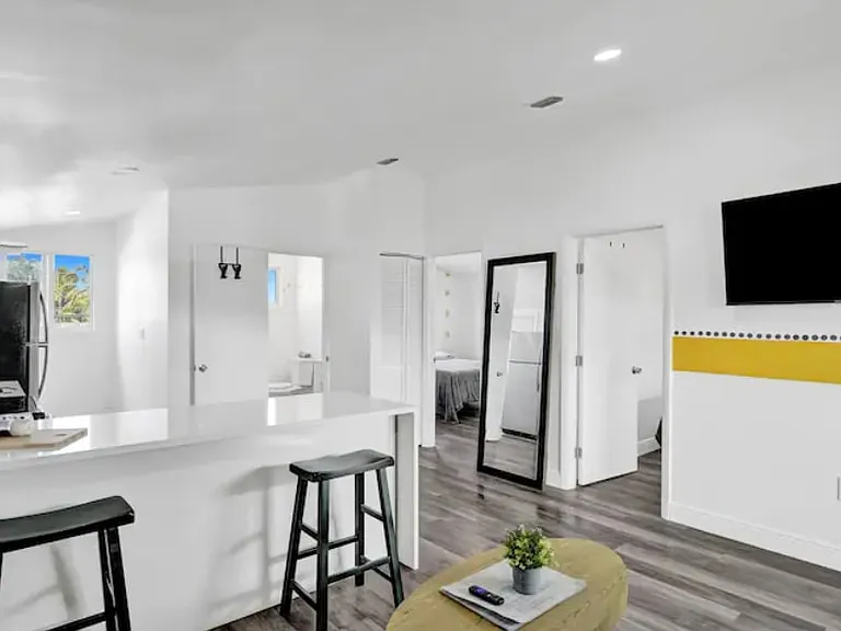725 NE 7th St #C — Photo 2