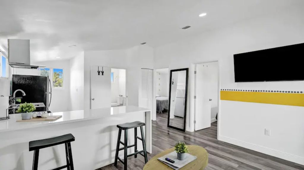 725 NE 7th St #C, photo 2