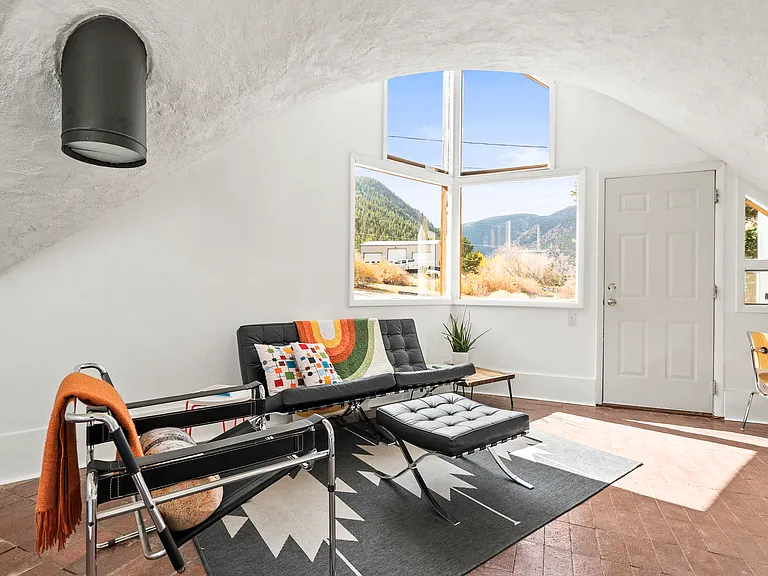 2212 Alvarado Rd — Photo 3