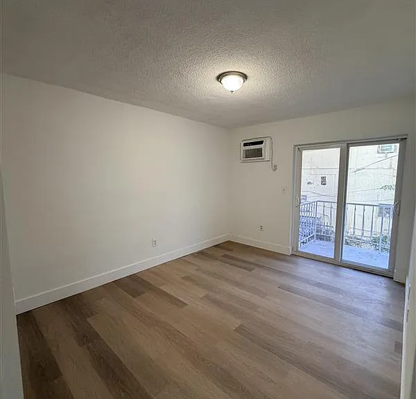 1380 SW 2nd St #7 — Photo 6