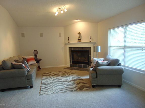 4th image of 10043 Govern Ln