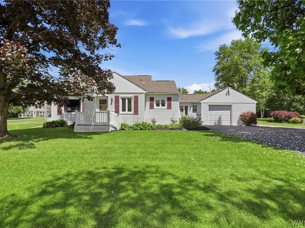 6158 Broadway St, Lancaster, NY 14086
