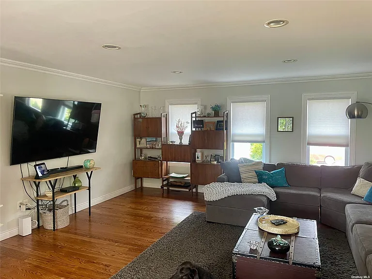 11 Charlotte Pl — Photo 20