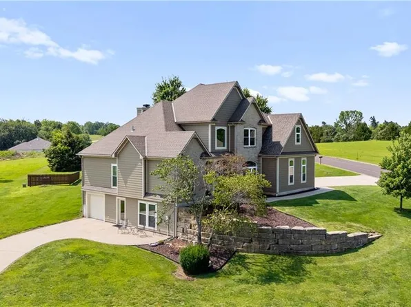 1005 Captain Merriman Dr, Freeman, MO 64746