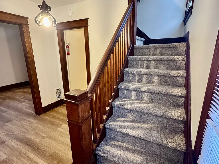 565 Webster Ave — Photo 10