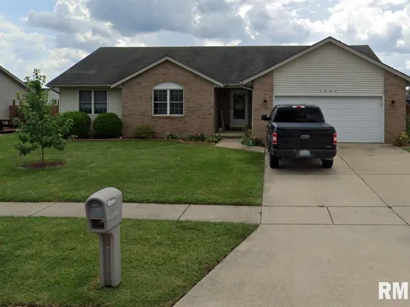 1402 Redwood Dr, Chatham, IL 62629