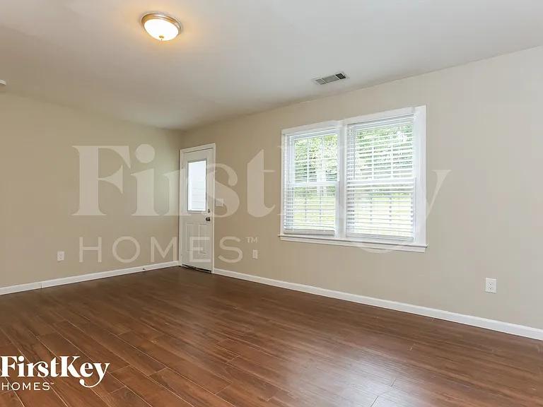 5395 Telford Ct — Photo 2