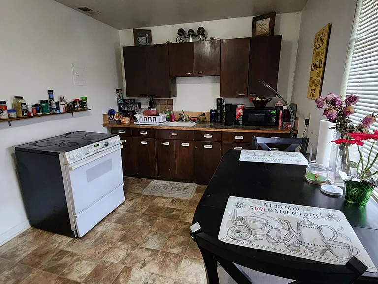 115 E Plum St #115 — Photo 4