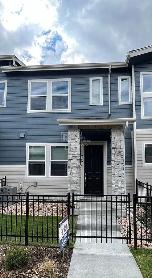 Newer Luxury Townhome in Southwest Longmont 3 Beds, 2.5 Bath — Photo 1
