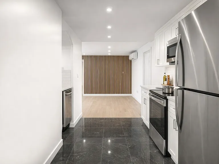 208 Warren St #2 — Photo 5