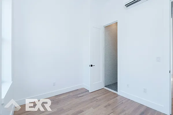 Rented by EXR | media 24