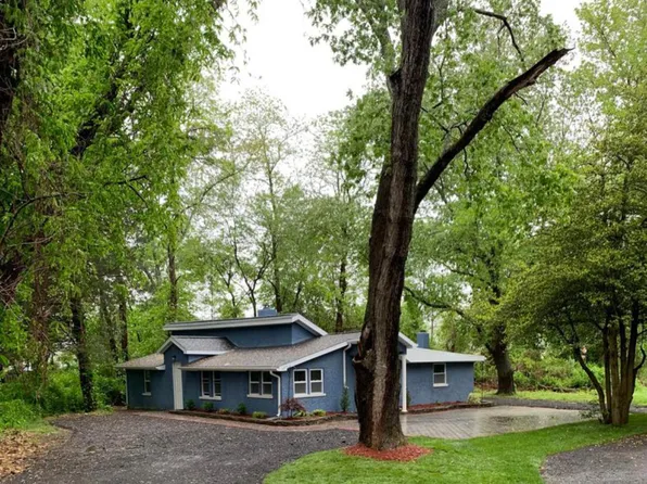 4 Honeysuckle Ln, Jackson, NJ 08527