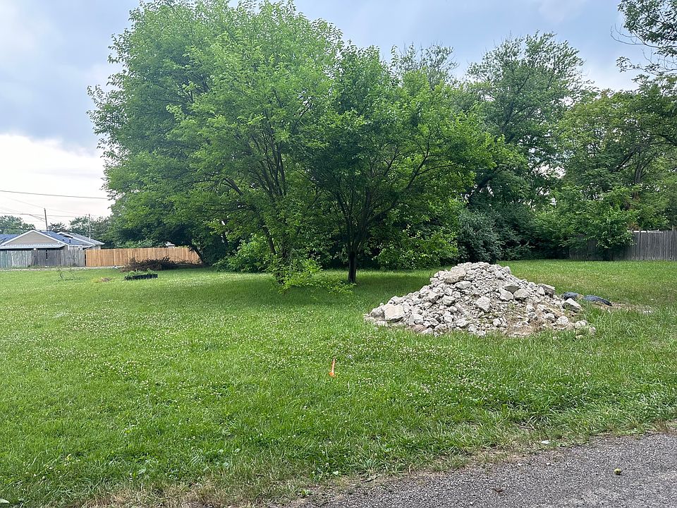 2nd image of 1860 Luther St