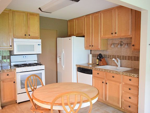 2nd image of 218 Oak Knoll Ct Unit C1