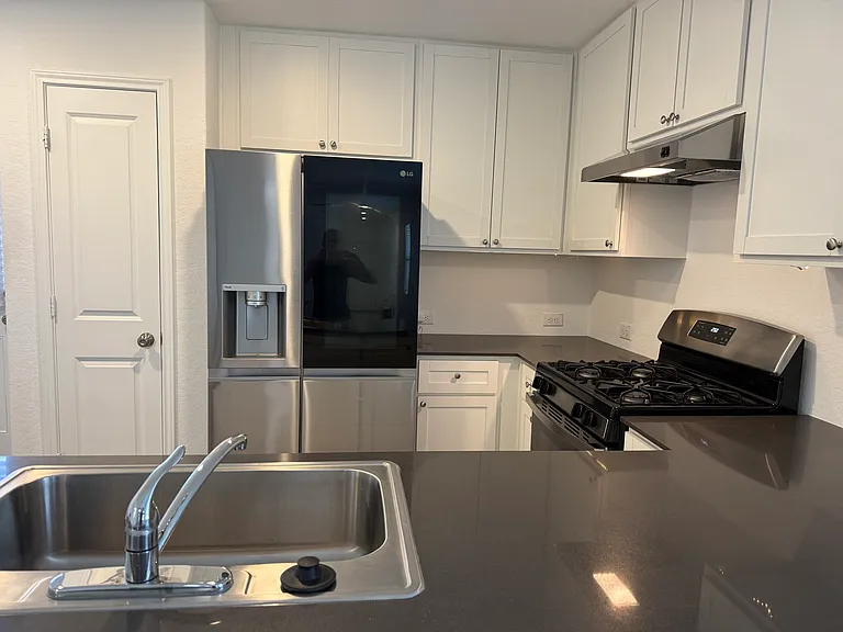 9201 Luciano Pl — Photo 4
