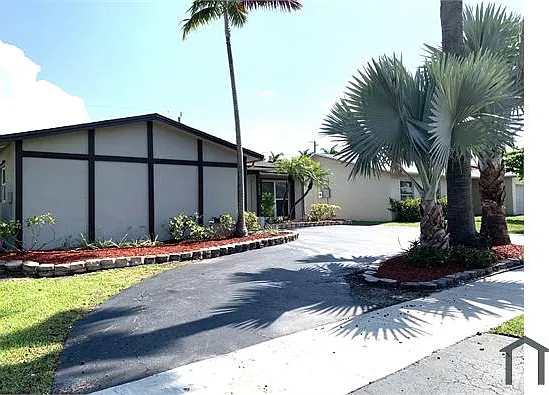 11460 NW 39th Pl — Photo 3