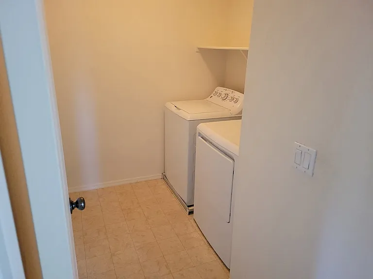 1553 E Joseph Way — Photo 14
