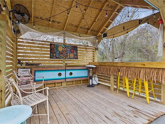 4th image of 320 Riviara Pl