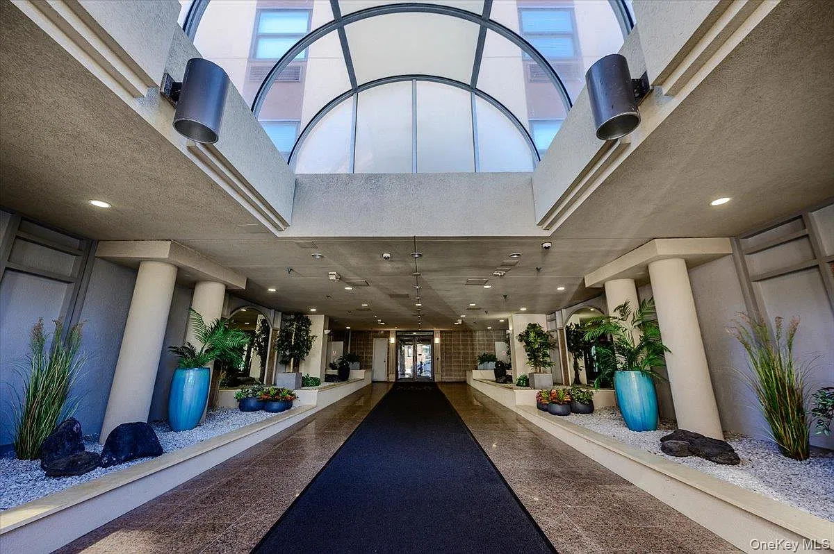 1 bed, 1.5 bath, 900 sqft, $3,750 — Photo 3