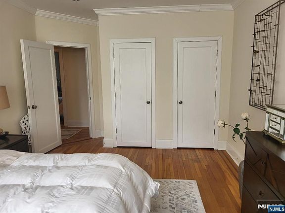 3rd image of 275 Engle Street