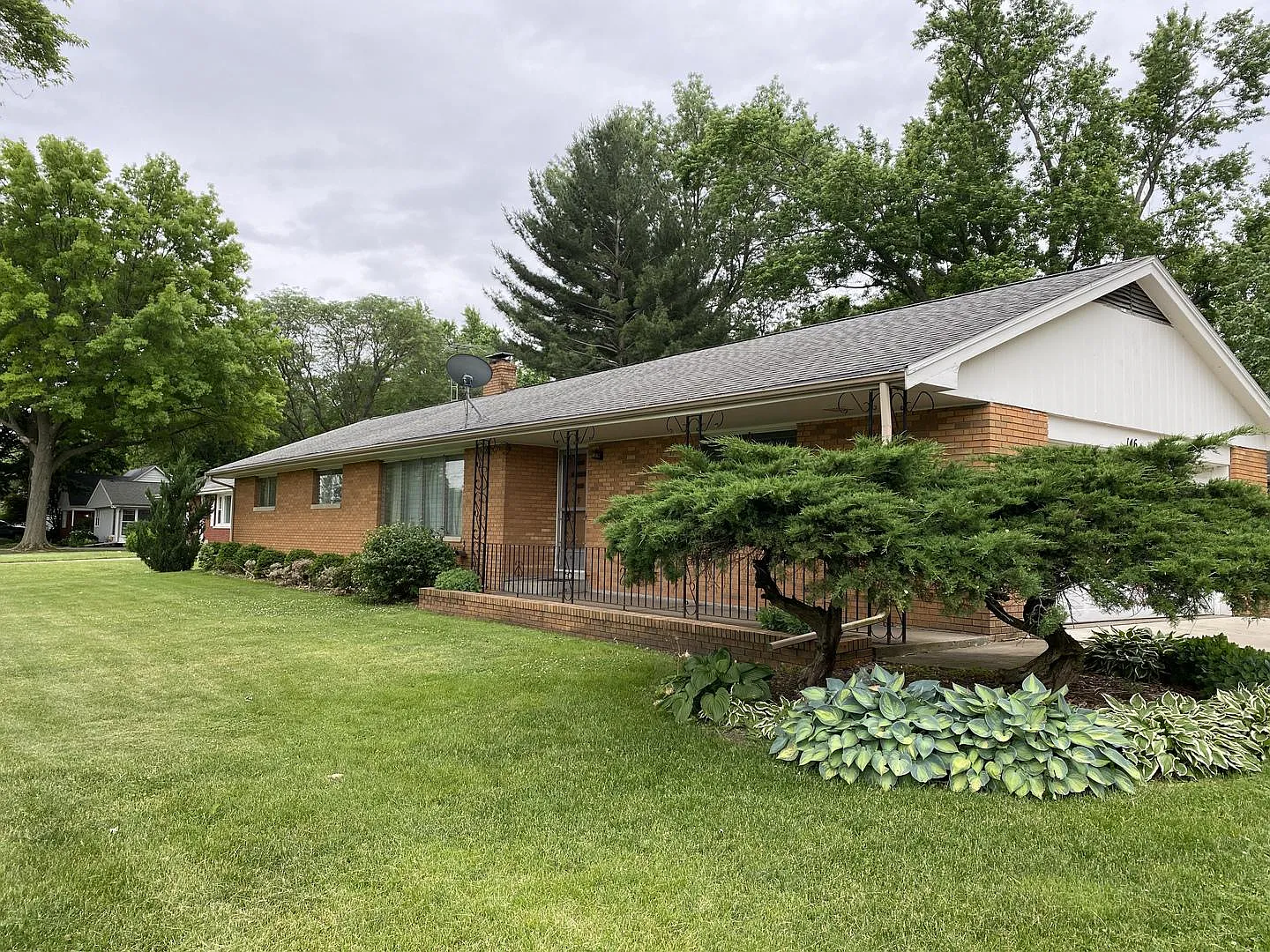 146 Eastview Dr photo 1