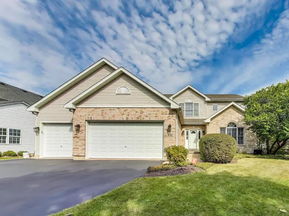 642 Lochwood Dr, Crystal Lake, IL 60012
