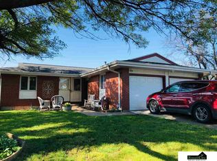 8330 Elizabeth Dr, Lincoln, NE 68505