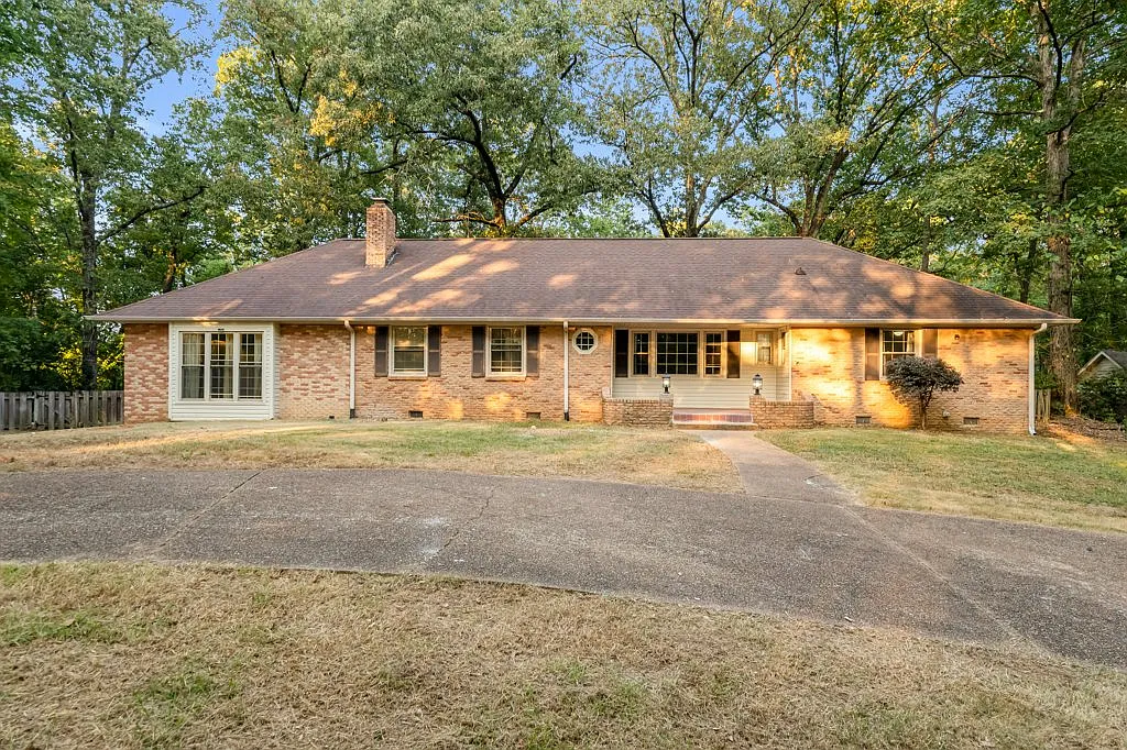 4 bed, 3.5 bath, 2433 sqft, $2,295 — Photo 1