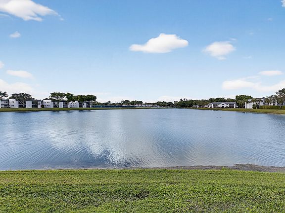 4th image of 15235 Lakes Of Delray Boulevard #320