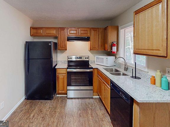 3rd image of 4715 Greenbriar Trl SW