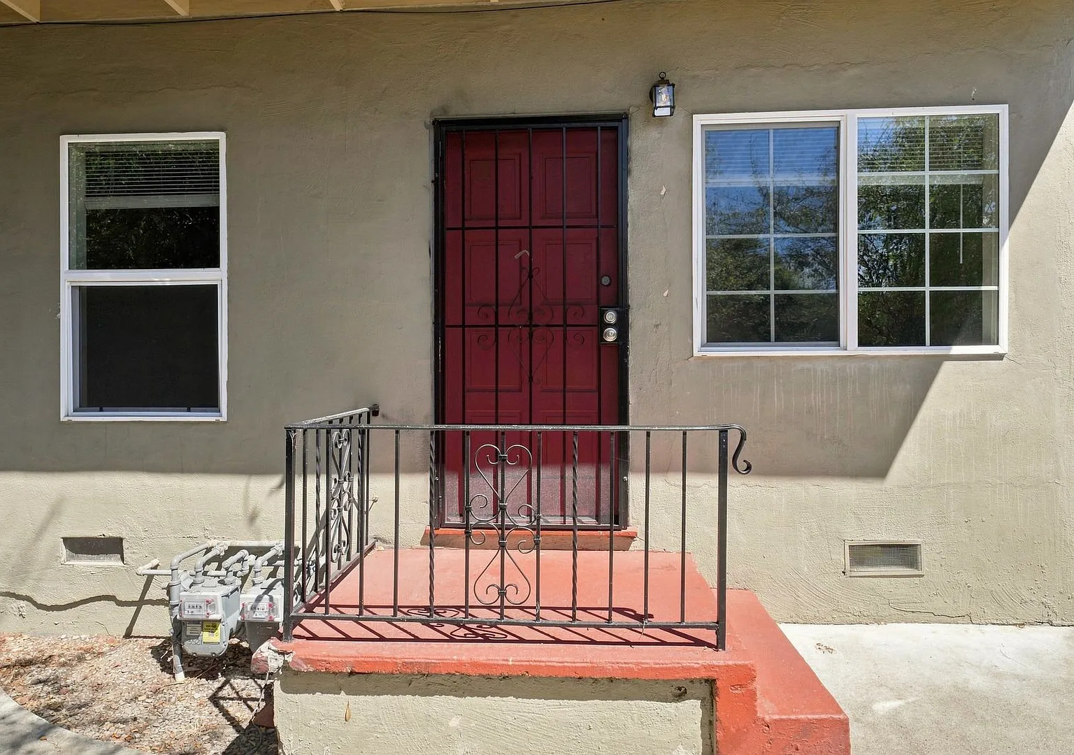 Freshly Updated 3-Bedroom, 2-Bathroom Oakland Home | Off-Street Parking & Paid Utilities — Photo 2
