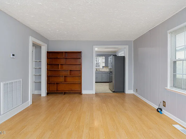 11 Birch St — Photo 7